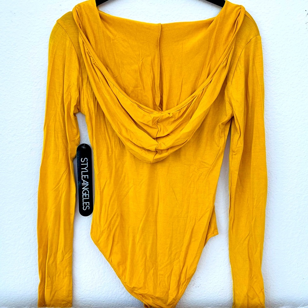 New! StyleAngeles
Woven Hoodie Bodysuit in Mustard
Size Small